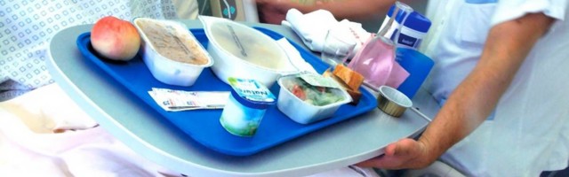 Ljudi masovno šeruju slike bolničke hrane širom Evrope - mi bolje da se ne javljamo