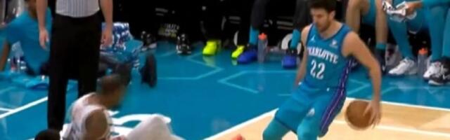 Micić bacio Durenta na zadnjicu (VIDEO)