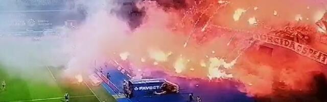 “GOREO JE STADION” Livaja doneo pobedu Hajduku nad Dinamom, a “Torcida” izazvala prekid od 10 minuta (VIDEO)