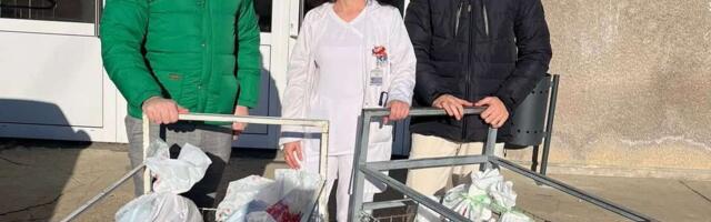 Studenti i zaposleni na PMF-u donirali paketiće deci na pedijatriji