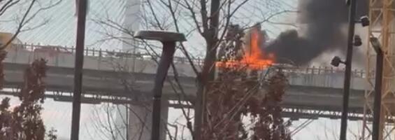 OGROMNA BUKTINJA NA GAZELI! Gusti dim nad Beogradom, kolaps u saobraćaju (VIDEO)