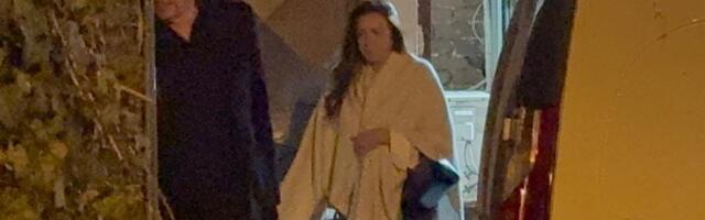 Stigli na žurku! Jedan od najvažnijih ljudi srpske estrade s ovom lepoticom večeras proslavlja 30 godina braka