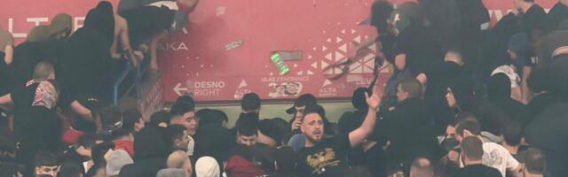 Tuča navijača u Areni: Neviđen incident pred derbi, biju se kaiševima! /FOTO/
