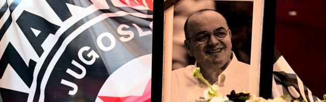 Upis u knjigu žalosti povodom smrti Duška Vujoševića /GALERIJA/