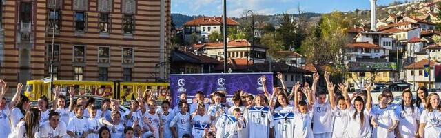 Više od 100 mališana poželjelo iz srca Sarajeva dobrodošlicu U17 prvenstvu Evrope