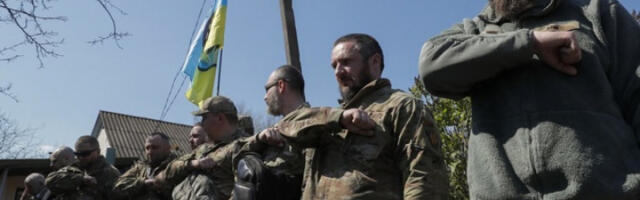 Не желе у рат - Украјинци радије пливају преко Тисе