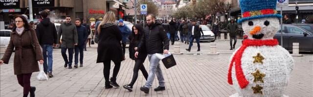Postavljanje Novogodišnje Rasvete u Novom Pazaru: Pripreme za Prazničnu Atmosferu
