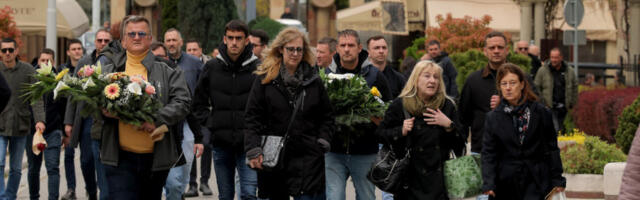 OVO SE BAŠ RETKO VIĐA! Porodica Duška Vujoševića imala molbu za sve koji su došli na njegovu sahranu! (VIDEO)