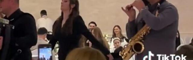 OVAKVA SCENA NIKAD NIJE VIĐENA NI NA JEDNOJ SRPSKOJ SVADBI! Gosti u šoku gledaju ko je opleo užičko kolo (VIDEO)