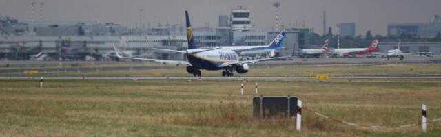 ISKAKALI IZ AVIONA U SUZAMA! Haos na letu Stokholm - Krakov, dim se proširio pre poletanja, putnici počeli da vrište!