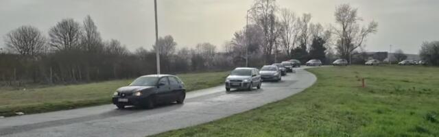 „Zajedno na pravoj strani istorije“ – kolona automobila iz Niša otišla u Beograd