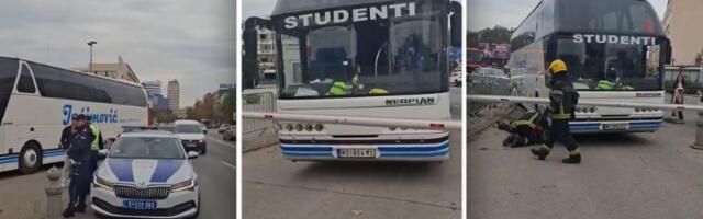 Haos u Novom Sadu: Proveravaju Jaćimovićev autobus, građani najavili skup kako bi spasili vozilo (FOTO, VIDEO)