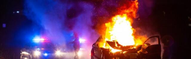 POŽAR NA AUTO-PUTU: Zapalio se automobil kod skretanja za Novu Pazovu!