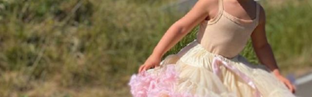 Mala devojčica vozi skejt kao velika - prava kraljica (FOTO/VIDEO)