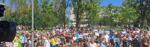 Bačka Palanka: Bio na protestu zbog smrti dečaka, pa dobio otkaz