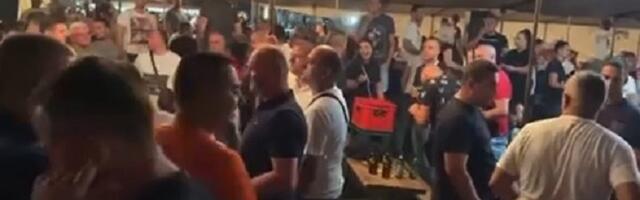 "Ringišpil vrti 20 minuta": HIT scena tokom slavlja (VIDEO)