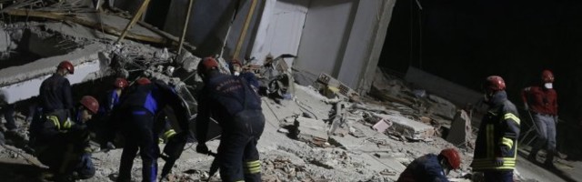 ČUDO! Zemljotres sravnio zgradu za zemljom, 17 sati kasnije spasioci nisu mogli da veruju šta vide (VIDEO)