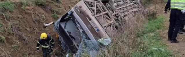 STRAVIČAN bilans prevrtanja autobusa kod Sremske Mitrovice: Dve osobe poginule, 83 povređenih (FOTO/VIDEO)
