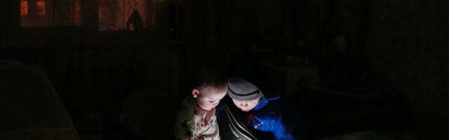 STRAVIČNO! Troje dece se ugušilo u požaru u seoskoj kući: Ukrajina u žalosti