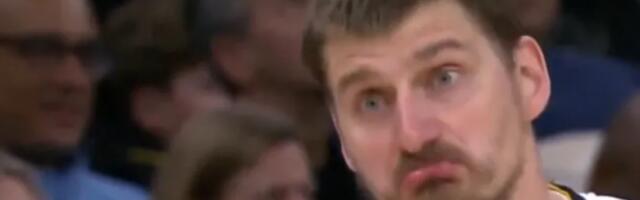 Nikola, kakva je ovo faca?! Hit reakcija Jokića na nedosuđen faul /VIDEO/