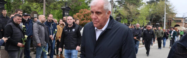 ŽELJKO OBRADOVIĆ NA DUŠKOVOJ SAHRANI! Jednim potezom Žoc je opet pokazao koliko je veliki! (VIDEO)