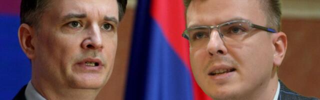 "EVO...GDE GOD STAVIM KARTICU, NE POKREĆE SE"! Jovanov eksperimentom u Skupštini razmontirao Parandilovića