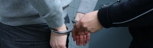 ZAPLENA HEROINA U LESKOVCU! Uhapšen muškarac u čijem stanu je pronađena droga!