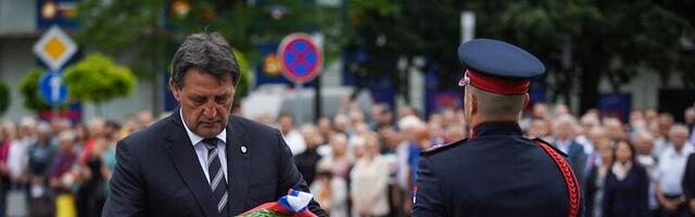 Gašić i Selaković položili vence na Spomenik kosovskim junacima u Kruševcu