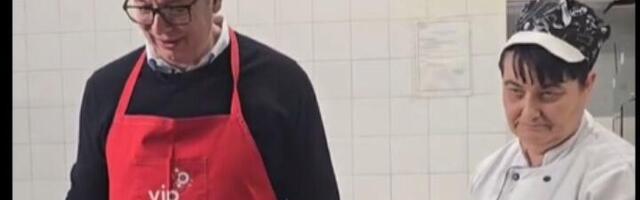 Vučić farba jaja: Nosim ih u Ćacilend, i ja sam ćaci (VIDEO)