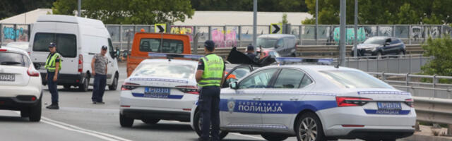 TEŽAK LANČANI SUDAR U VIŠNJIČKOJ ULICI! IMA POVREĐENIH Stvorile se ogromne gužve