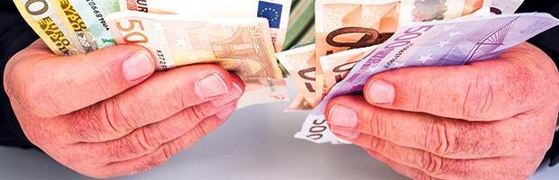 DA LI ĆE DOLAR DOŽIVETI KRAH? Stručnjaci za Kurir analizirali dramatičnu najavu "Politika": To je samo procena da će američka valuta i dalje gubiti vrednost