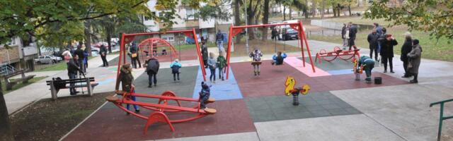 Horor u parku: Osmogodišnjakinja gurnula devojčicu (4) sa ograde – lekari joj šili glavu, majka u šoku! "Bacila je direktno na kamenje"