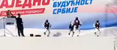 ROBOTI NA GENERALNOJ PROBI ISPRED SKUPŠTINE! Specijalni gosti današnjeg skupa izašli na binu i zaigrali moravac (VIDEO)