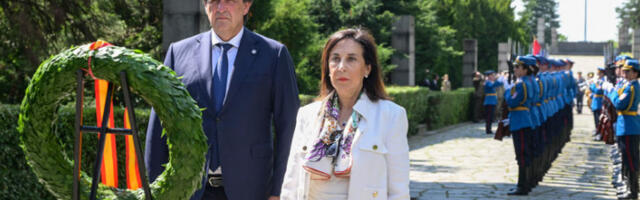Шпанска министарка одбране положила венац на Споменик незнаном јунаку на Авали