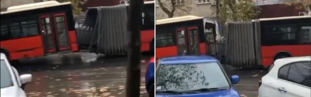Prepolovio se autobus GSP-a (VIDEO)