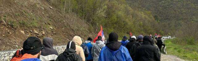 "KOSOVO JE SRCE SRBIJE!" Srbi sa Kosova i Metohije nastavljaju put na skup u Beogradu (VIDEO)