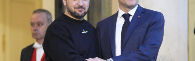 ZELENSKI ISKULIRAO MAKRONA I KOŠTU: Ambasadori G7 držani dva sata u zatvorenoj prostoriji, buknuo veliki skandal