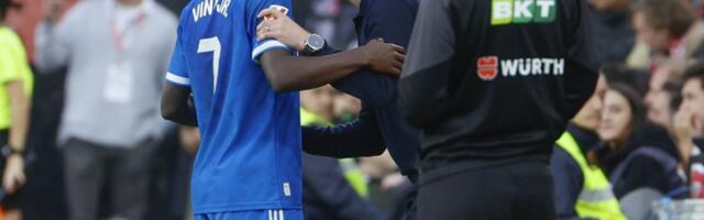 Real Madrid puca po šavovima: Razmažene zvezde u ratu sa trenerom, nameštaju mu otkaz!