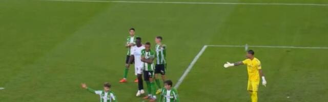 Haos u gradskom derbiju! Betis bolji od Sevilje, meč prekinut, pa nastavljen (VIDEO)