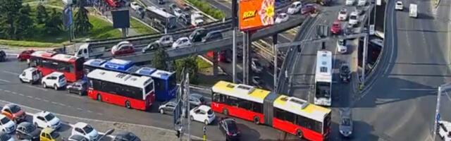 PONEDELJAK - SINONIM ZA SAOBRAĆAJNI KOLAPS! Gde god da su krenuli, ovog jutra su svi kasnili! (FOTO)