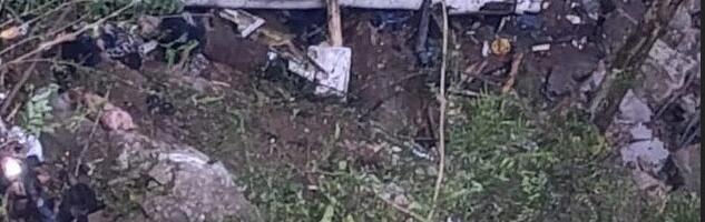 ŠKOLSKI AUTOBUS SE SURVAO NIZ PROVALIJU 80 METARA: Tragedija u Kolumbiji, poginulo 17 osoba, 20 povređeno (VIDEO)