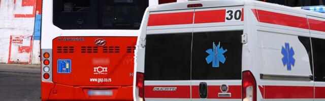 Autobus naglo zakočio u Železniku: Više osoba povređeno, među njima troje dece!