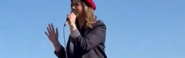 Zaustavila Pariz: Maryana zapevala hit Dragane Mirković na Montmartreu, o reakciji folk zvezde bruji region