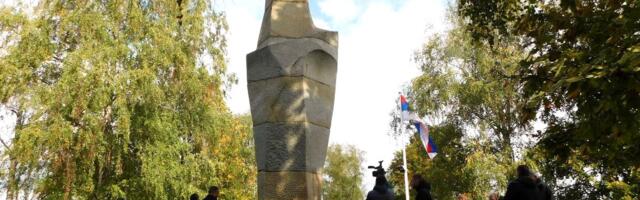 Loznička kompanija darovala Eparhiju šabačku: Poklonili objekat i plac za memorijalni centar u Dragincu