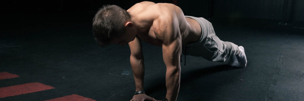 Najbolja vežba za triceps koju možete raditi kod kuće