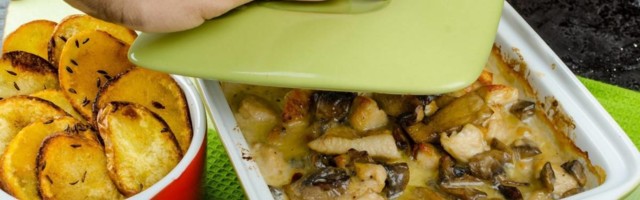 Piletina u marinadi sa krompirom i pečurkama je toliko slasna da nema boljeg ručka