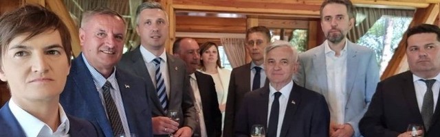 Boško objasnio zašto je pio vino s Vučićem (FOTO)