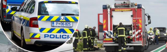 PRVE SLIKE JEZIVOG SUDARA U SLOVENIJI! Kombi se zakucao u kamion, vozilo potpuno smrskano! POVEĆAVA SE BROJ MRTVIH! (FOTO)