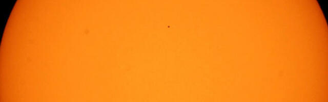 Ретка соларна мрља пречника милион километара уочена на Сунцу