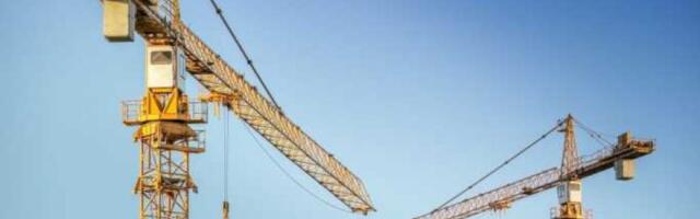 Kran pao na kuću u Nišu